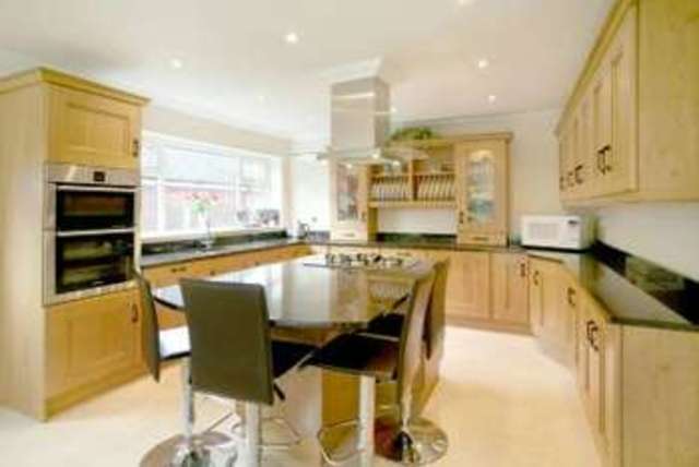  Image of 5 bedroom Detached house to rent in Longacres Road Hale Barns Altrincham WA15 at ALTRINCHAM, WA15 0RS