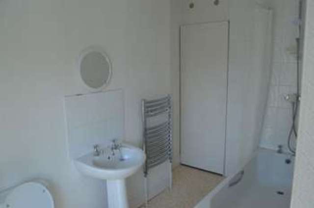  Image of 1 bedroom Flat to rent in Lower Church Road Weston-super-Mare BS23 at Lower Church Road  Weston-Super-Mare, BS23 2AG