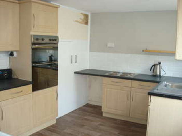  Image of 2 bedroom Flat to rent in Lucius Street Torquay TQ2 at Torquay Torquay, TQ2 5UW