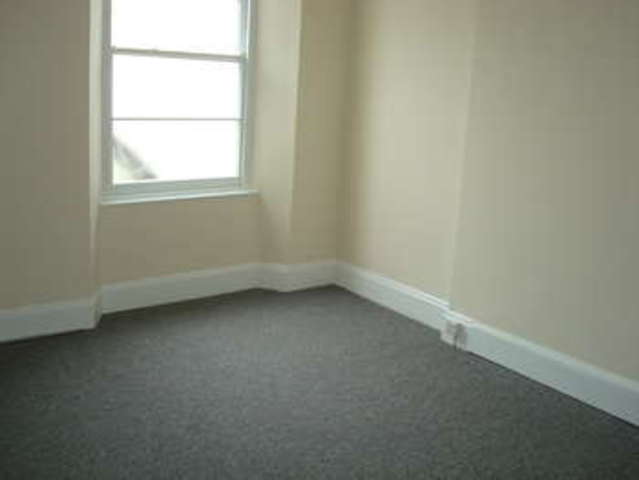  Image of 2 bedroom Flat to rent in Lucius Street Torquay TQ2 at Torquay Torquay, TQ2 5UW