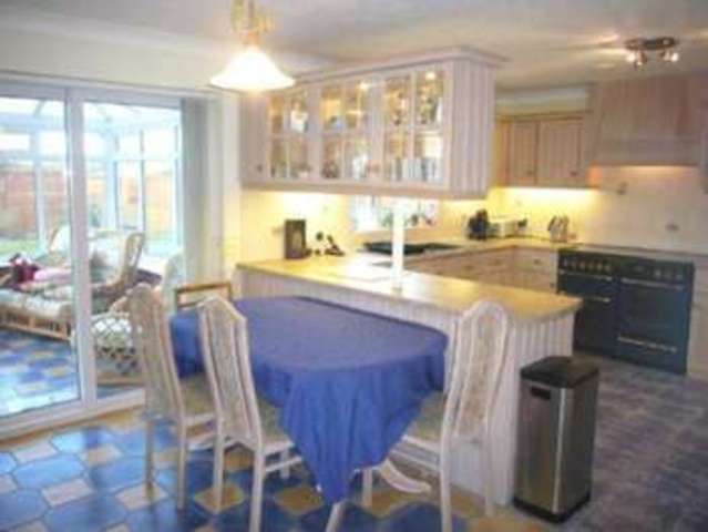  Image of 4 bedroom Detached house to rent in Glebe Road Lytchett Matravers Poole BH16 at Lytchett Matravers, BH16 6EH