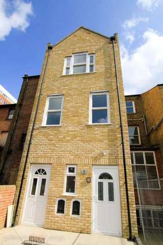  Image of 1 bedroom Flat for sale in Queen Street Maidenhead SL6 at MAIDENHEAD, SL6 1HZ