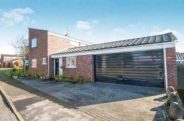  Image of 4 bedroom Detached house for sale in Turpins Green Maidenhead SL6 at Maidenhead Berkshire Woodlands Park, SL6 4QE