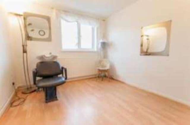  Image of 4 bedroom Detached house for sale in Turpins Green Maidenhead SL6 at Maidenhead Berkshire Woodlands Park, SL6 4QE