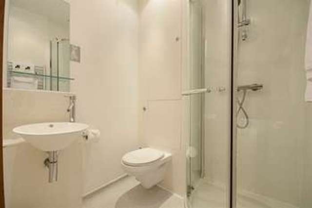  Image of Flat to rent in Maltings Place Tower Bridge Road London SE1 at London Bridge, SE1 3JB
