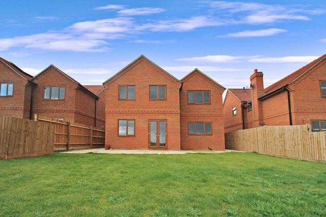  Image of 4 bedroom Detached house for sale in Marston Hill Oving Aylesbury HP22 at Marston Hill Oving Oving, HP22 4HB