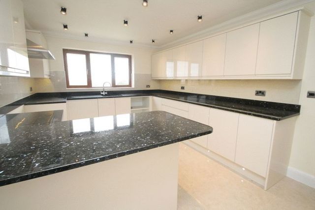  Image of 4 bedroom Detached house for sale in Marston Hill Oving Aylesbury HP22 at Marston Hill Oving Oving, HP22 4HB