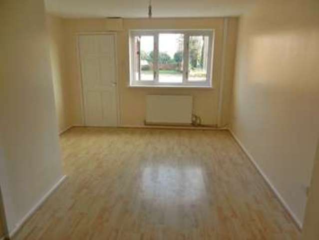  Image of 2 bedroom Semi-Detached house to rent in Meadowcroft Rhoose Barry CF62 at Meadowcroft  Rhoose, CF62 3FR