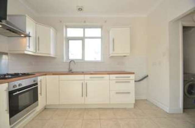  Image of 2 bedroom Flat to rent in Merton Hall Road London SW19 at Wimbledon  Wimbledon, SW19 3PP