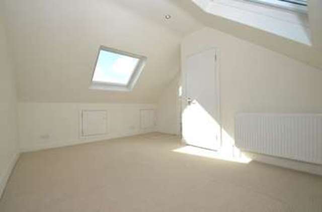  Image of 2 bedroom Flat to rent in Merton Hall Road London SW19 at Wimbledon  Wimbledon, SW19 3PP