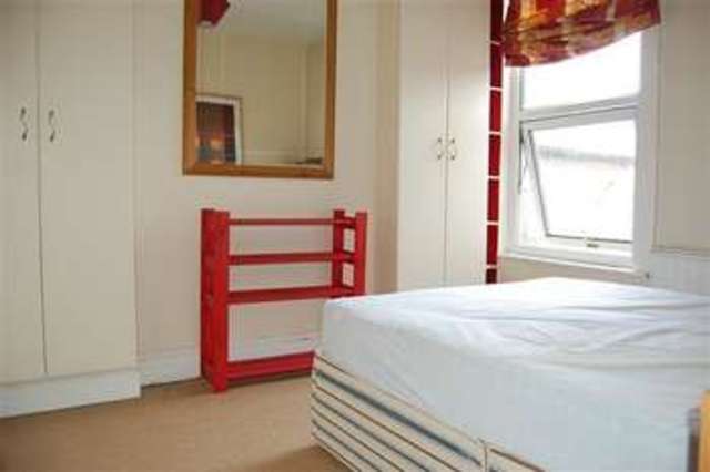  Image of 2 bedroom Maisonette to rent in Merton Road London SW18 at West Hill, SW18 5LD