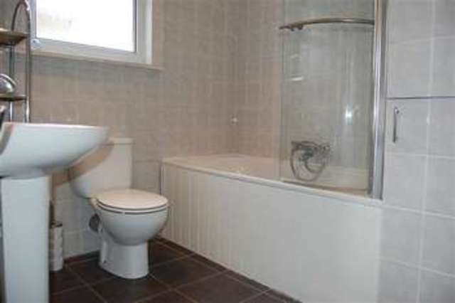  Image of 2 bedroom Maisonette to rent in Merton Road London SW18 at West Hill, SW18 5LD