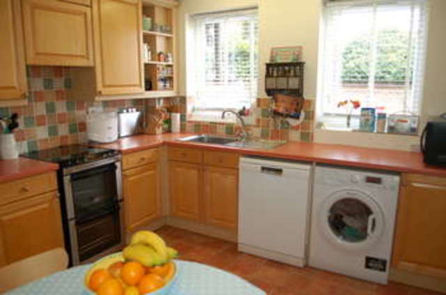  Image of 3 bedroom Property to rent in Milton Road Hampton TW12 at Milton Road  Hampton, TW12 2LJ