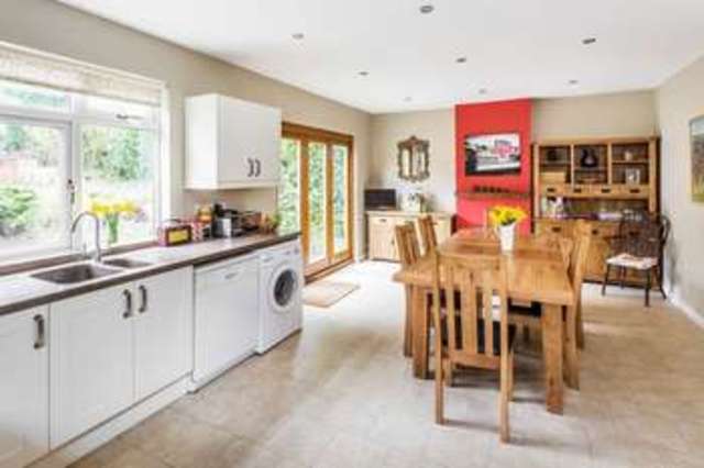  Image of 5 bedroom Detached house to rent in Mitchley View South Croydon CR2 at Mitchley View  South Croydon, CR2 9HQ