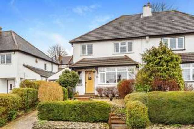  Image of 5 bedroom Detached house to rent in Mitchley View South Croydon CR2 at Mitchley View  South Croydon, CR2 9HQ