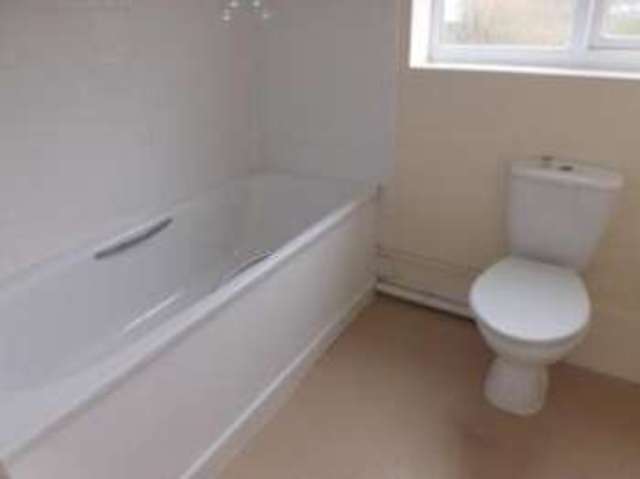  Image of 1 bedroom Flat for sale in Monmouth Road Yeovil BA21 at Monmouth Road Yeovil Mudford, BA21 5NT