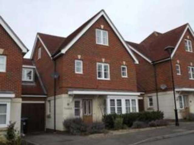  Image of 5 bedroom Detached house for sale in Montgomery Way Kenley CR8 at Kenley  Kenley, CR8 5GH