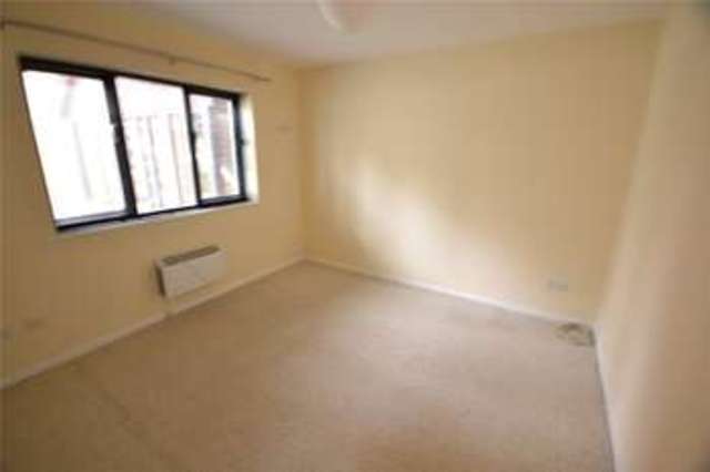  Image of 1 bedroom Apartment for sale in Wayland Close Bracknell RG12 at Wayland Close Harmans Water Easthampstead, RG12 9JW