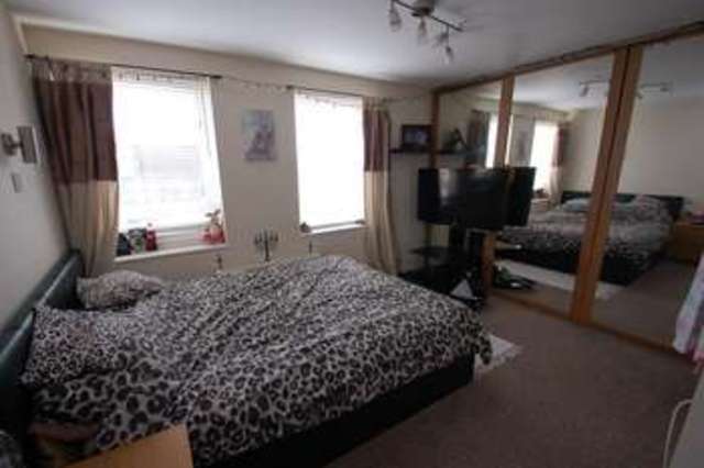  Image of 2 bedroom Apartment for sale in Mumby Road Gosport PO12 at Mumby Road  Gosport, PO12 1AA