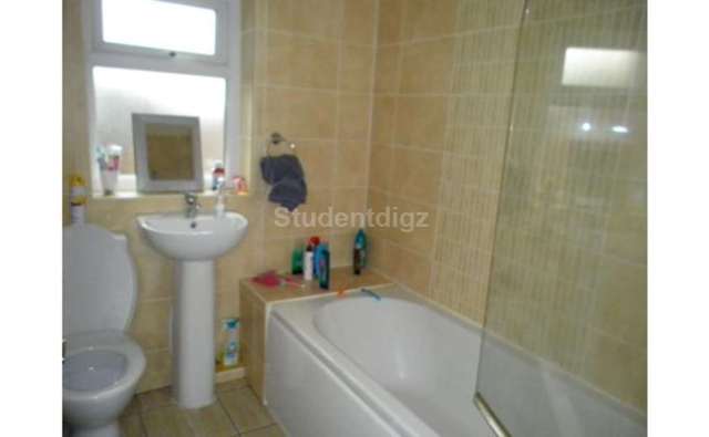  Image of 5 bedroom Detached house to rent in Murray Street Salford M7 at Murray Street  Salford, M7 2DX