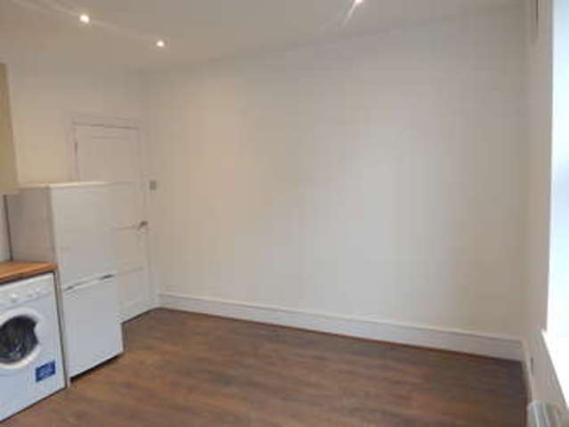  Image of 1 bedroom Flat to rent in New Cross Road London SE14 at New Cross Road  Greater London, SE14 6AG
