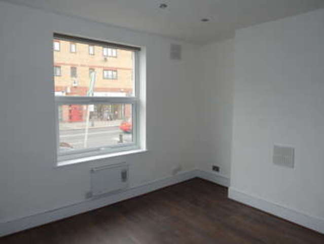  Image of 1 bedroom Flat to rent in New Cross Road London SE14 at New Cross Road  Greater London, SE14 6AG