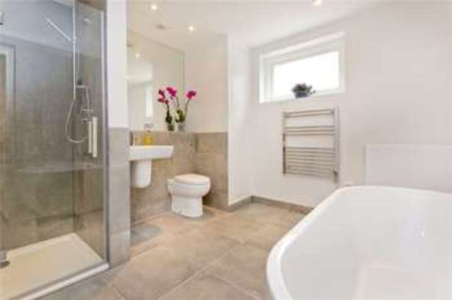  Image of 2 bedroom Maisonette for sale in New North Road London N1 at Islington London Essex Road, N1 7BJ