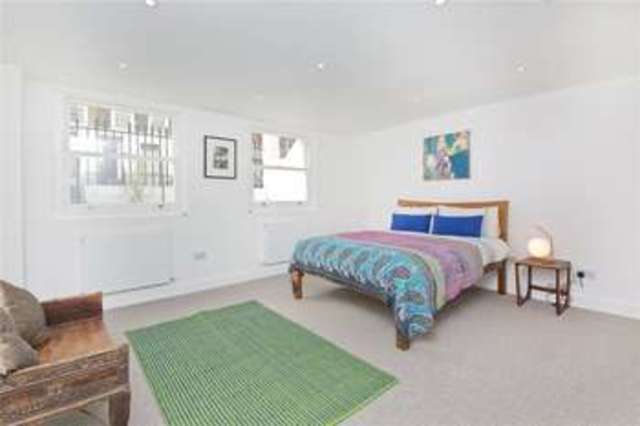  Image of 2 bedroom Maisonette for sale in New North Road London N1 at Islington London Essex Road, N1 7BJ