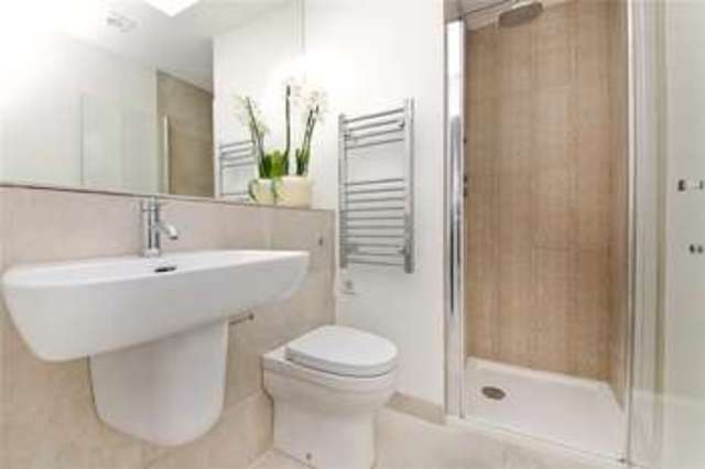  Image of 2 bedroom Maisonette for sale in New North Road London N1 at Islington London Essex Road, N1 7BJ