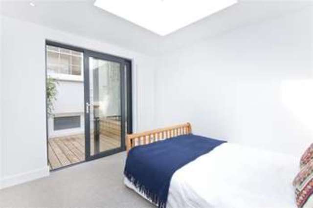  Image of 2 bedroom Maisonette for sale in New North Road London N1 at Islington London Essex Road, N1 7BJ