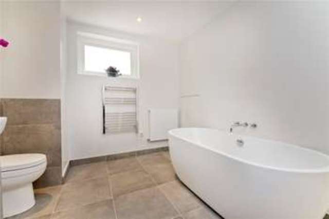  Image of 2 bedroom Maisonette for sale in New North Road London N1 at Islington London Essex Road, N1 7BJ