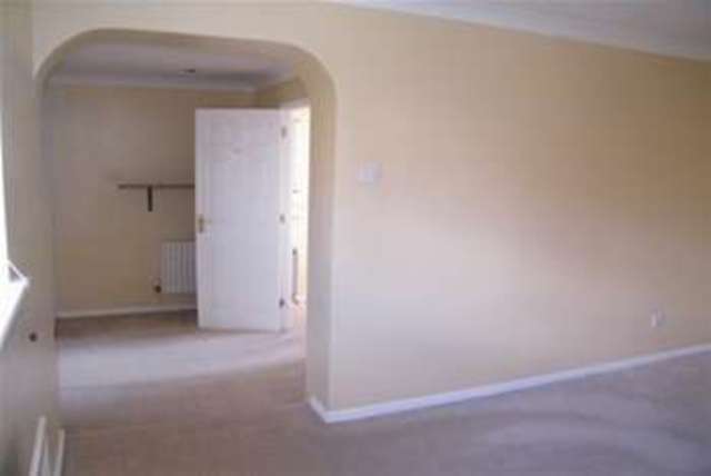  Image of 3 bedroom Detached house to rent in Wash Road Laindon Basildon SS15 at Basildon, SS15 4BE