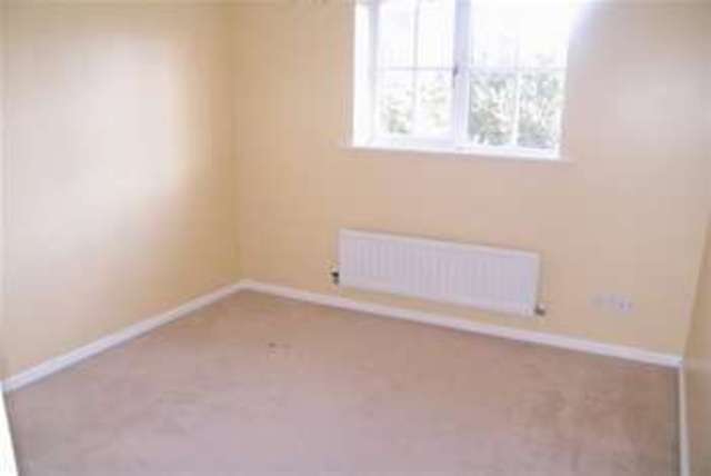  Image of 3 bedroom Detached house to rent in Wash Road Laindon Basildon SS15 at Basildon, SS15 4BE