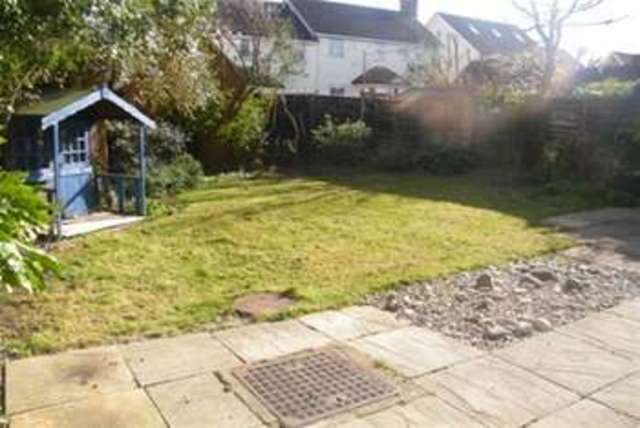  Image of 3 bedroom Detached house to rent in Wash Road Laindon Basildon SS15 at Basildon, SS15 4BE