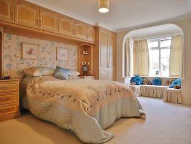  Image of 3 bedroom Detached house for sale in Norman Avenue Abingdon OX14 at Abingdon, OX14 2HQ