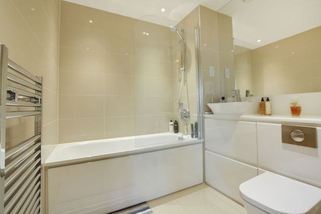  Image of 2 bedroom Flat to rent in Norman Road London SE10 at Norman Road  Greenwich, SE10 9FX