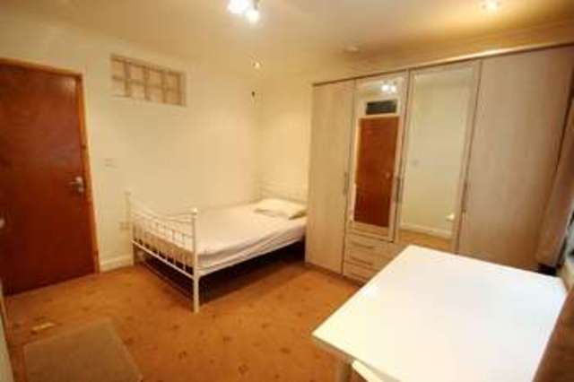  Image of 2 bedroom Flat to rent in Northchurch Road London N1 at Northchurch Road  London, N1 3NT
