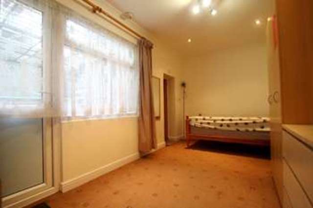  Image of 2 bedroom Flat to rent in Northchurch Road London N1 at Northchurch Road  London, N1 3NT