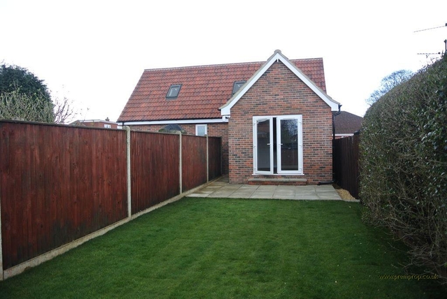  Image of 3 bedroom Chalet to rent in Oak Avenue Thorpe St. Andrew Norwich NR7 at Norwich, NR7 0PD