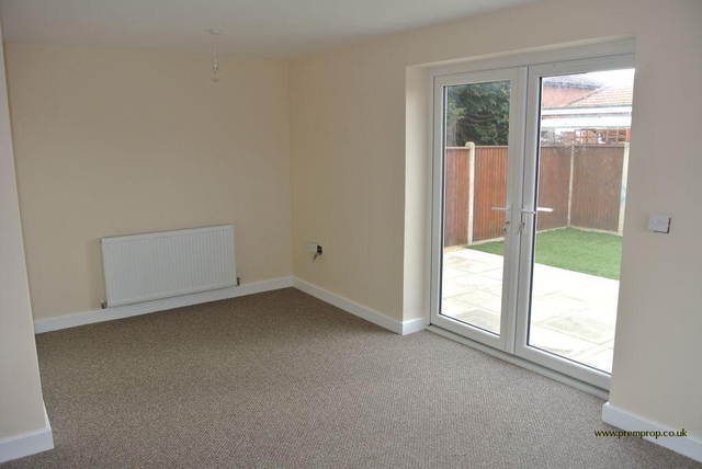  Image of 3 bedroom Chalet to rent in Oak Avenue Thorpe St. Andrew Norwich NR7 at Norwich, NR7 0PD