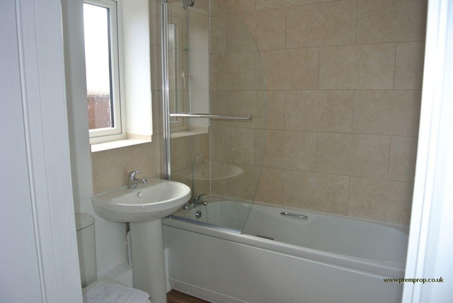  Image of 3 bedroom Chalet to rent in Oak Avenue Thorpe St. Andrew Norwich NR7 at Norwich, NR7 0PD