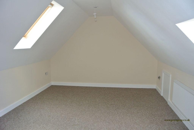 Image of 3 bedroom Chalet to rent in Oak Avenue Thorpe St. Andrew Norwich NR7 at Norwich, NR7 0PD