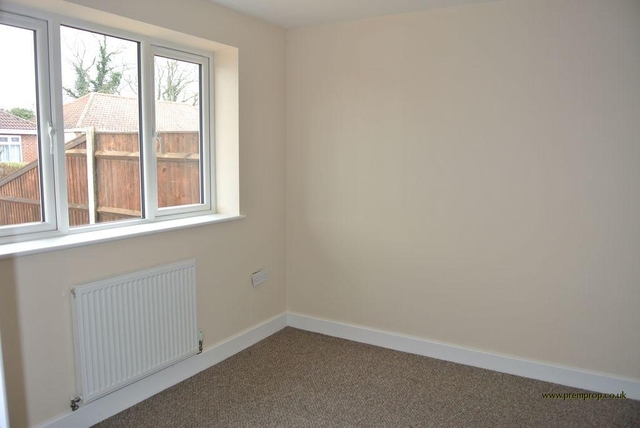  Image of 3 bedroom Chalet to rent in Oak Avenue Thorpe St. Andrew Norwich NR7 at Norwich, NR7 0PD
