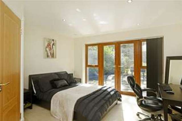  Image of 3 bedroom Detached house to rent in Bucknalls Lane Watford WD25 at Oaks Path  Watford, WD25 9NA