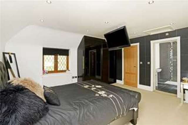  Image of 3 bedroom Detached house to rent in Bucknalls Lane Watford WD25 at Oaks Path  Watford, WD25 9NA