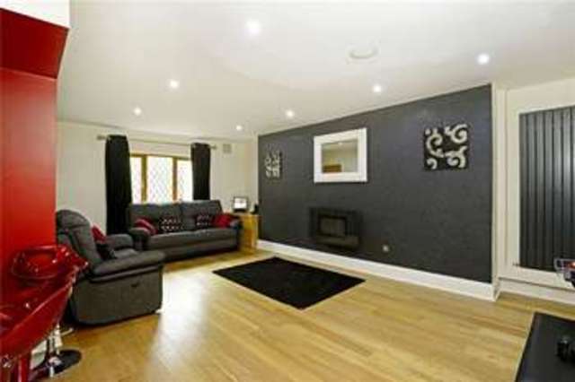  Image of 3 bedroom Detached house to rent in Bucknalls Lane Watford WD25 at Oaks Path  Watford, WD25 9NA