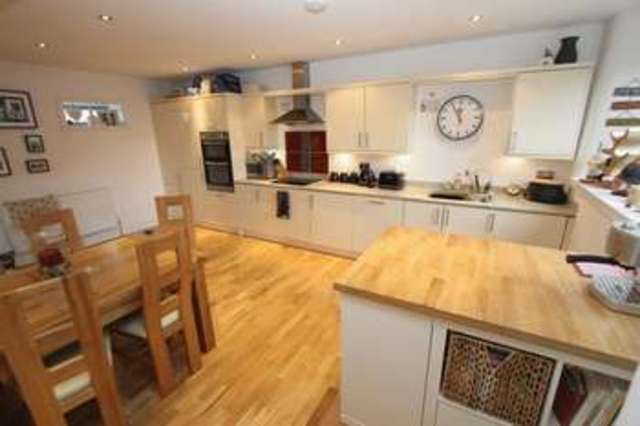  Image of 3 bedroom Terraced house for sale in Old Street Clevedon BS21 at 30 Old Street  Clevedon, BS21 6BY