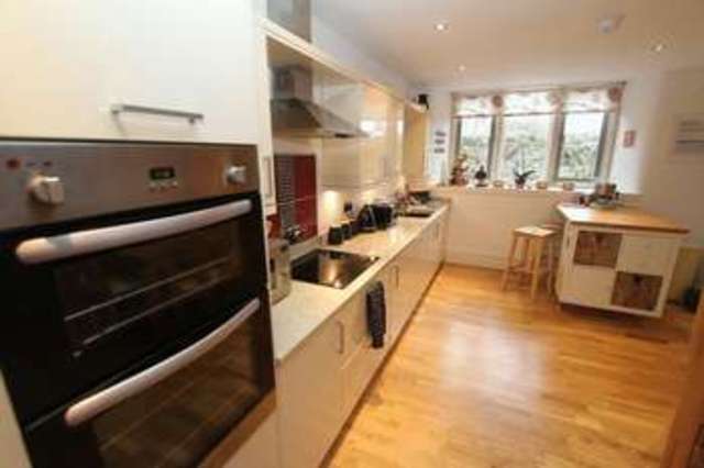  Image of 3 bedroom Terraced house for sale in Old Street Clevedon BS21 at 30 Old Street  Clevedon, BS21 6BY