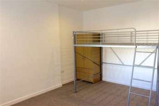  Image of Flat to rent in Totnes Road Paignton TQ4 at Paignton, TQ4 5JY