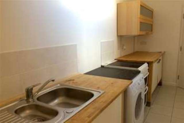  Image of Flat to rent in Totnes Road Paignton TQ4 at Paignton, TQ4 5JY